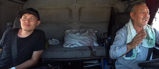 Сколько зарабатывают дальнобойщики в Казахстане, узнали журналисты (видео) Сколько зарабатывают дальнобойщики в Казахстане, узнали журналисты (видео)