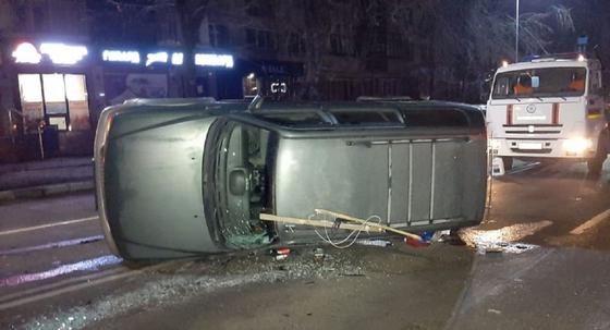 Автомобиль попал в аварию Автомобиль попал в аварию