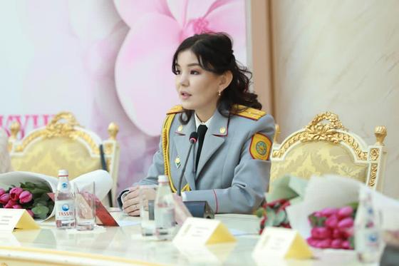 Женщина на мероприятии «Өмір сіздермен шуақты» Женщина на мероприятии «Өмір сіздермен шуақты»