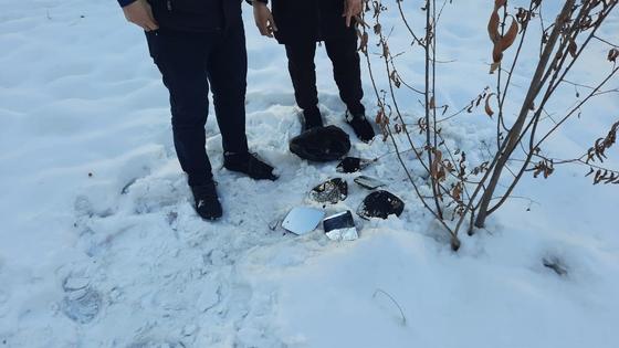 Автозеркала лежат на снегу Автозеркала лежат на снегу