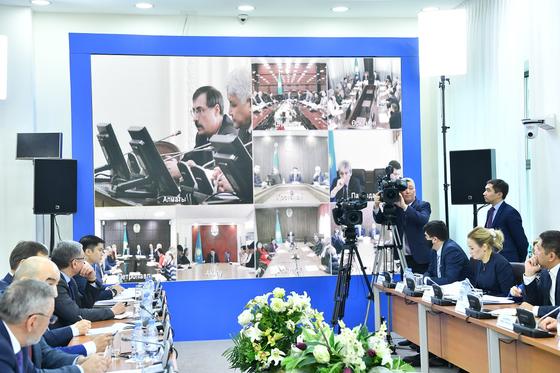 Нигматулин провел круглый стол по проекту закона о митингах онлайн Нигматулин провел круглый стол по проекту закона о митингах онлайн
