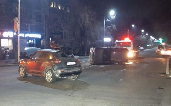 Автомобиль попал в аварию Автомобиль попал в аварию