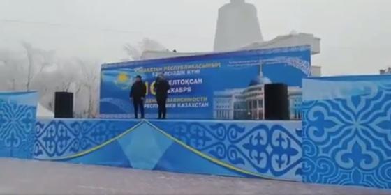 Видео концерта без зрителей в Петропавловске взбудоражило пользователей сети Видео концерта без зрителей в Петропавловске взбудоражило пользователей сети