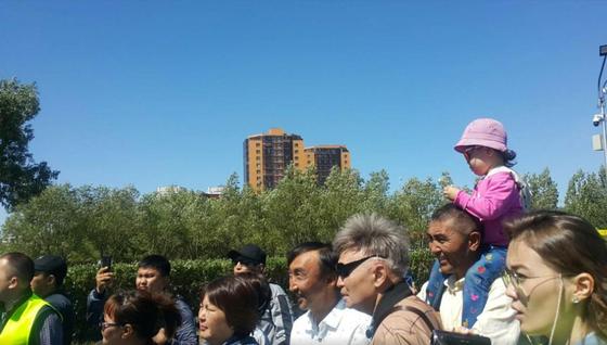 "Молодежам работу и квартиры": как мирный митинг проходит в Нур-Султане (фото) "Молодежам работу и квартиры": как мирный митинг проходит в Нур-Султане (фото)