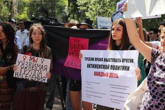 "Можем проводить культурно": мирный митинг прошел в Алматы "Можем проводить культурно": мирный митинг прошел в Алматы