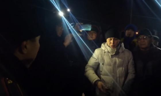 «Мест на штрафстоянке не хватит»: Владельцы незарегистрированных автомобилей собрались на митинг в Актау и Жанаозене «Мест на штрафстоянке не хватит»: Владельцы незарегистрированных автомобилей собрались на митинг в Актау и Жанаозене