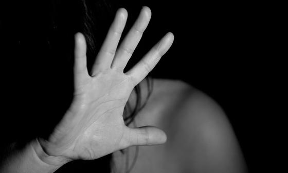 В Кыргызстане 26-летняя мать троих детей умерла после избиения мужем В Кыргызстане 26-летняя мать троих детей умерла после избиения мужем