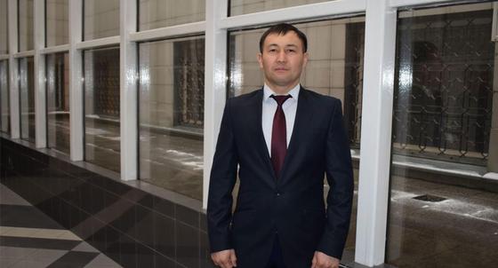 Крушение самолета Bek Air: инкассатор из Алматы помог спасти людей Крушение самолета Bek Air: инкассатор из Алматы помог спасти людей