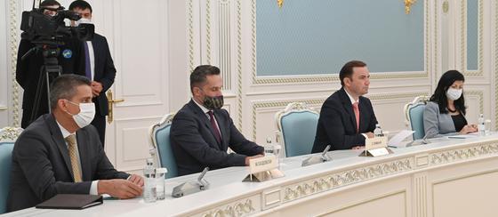 Буяр Османи и представители Северной Македонии на встрече с Касым-Жомартом Токаевым Буяр Османи и представители Северной Македонии на встрече с Касым-Жомартом Токаевым