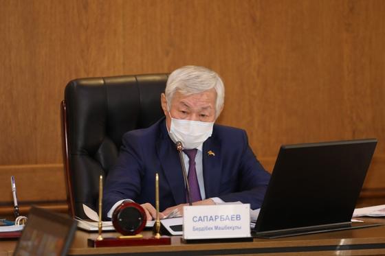 Бердібек Сапарбаев Бердібек Сапарбаев