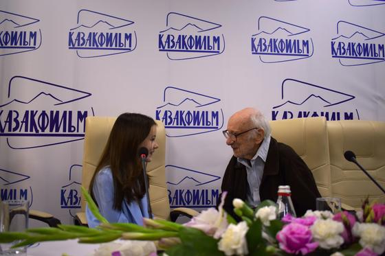 Министр дал старт съемкам продолжения фильма "Наш милый доктор" Министр дал старт съемкам продолжения фильма "Наш милый доктор"
