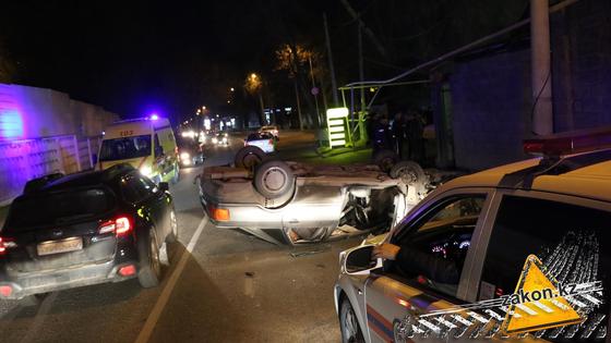 Автомобиль попал в аварию Автомобиль попал в аварию