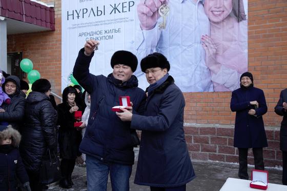 80 семей получили квартиры по госпрограмме «Нурлы жер» в Астане 80 семей получили квартиры по госпрограмме «Нурлы жер» в Астане