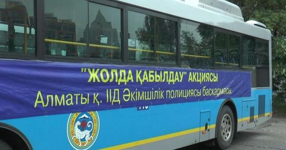 Глава МВД поручил 5-6 апреля провести мобильную "приемную на дороге" Глава МВД поручил 5-6 апреля провести мобильную "приемную на дороге"