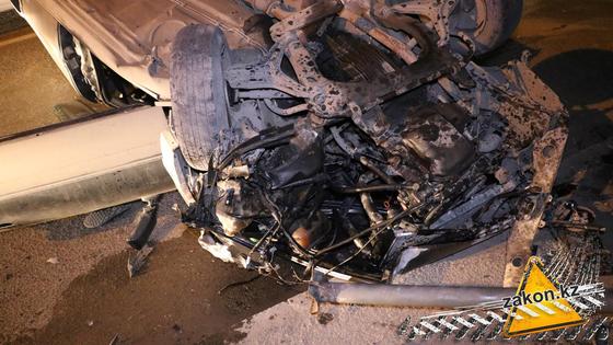 Автомобиль попал в аварию Автомобиль попал в аварию