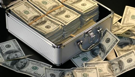 Деньги к деньгам тянутся? Почему одним удается разбогатеть, а другим нет Деньги к деньгам тянутся? Почему одним удается разбогатеть, а другим нет
