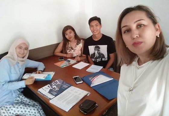 Алматылық Бибігүл Күздеубай жастармен жеке ісін ашу бойынша тәжірибесімен бөлісуде Алматылық Бибігүл Күздеубай жастармен жеке ісін ашу бойынша тәжірибесімен бөлісуде