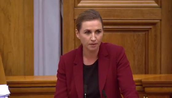 Слова датского премьера спровоцировали взрыв смеха в парламенте (видео) Слова датского премьера спровоцировали взрыв смеха в парламенте (видео)