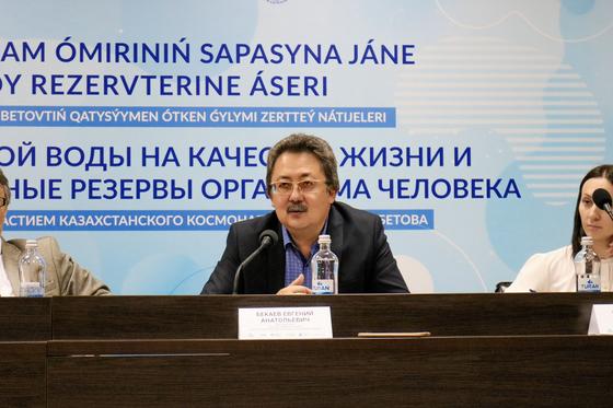 Пандемия кезінде қанша су ішу керек Пандемия кезінде қанша су ішу керек