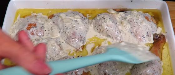 Заливка курицы чесночным сливочным соусом Заливка курицы чесночным сливочным соусом