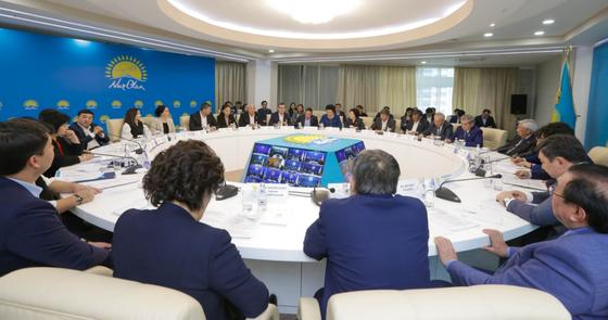 «Nur Otan» партиясында мемлекеттік тілді дамыту жайы сөз болды «Nur Otan» партиясында мемлекеттік тілді дамыту жайы сөз болды