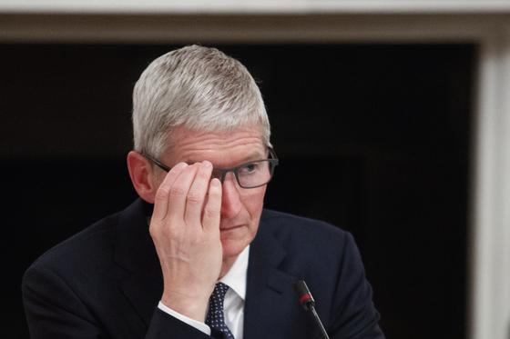 Тим Кук: "iPhone вряд ли будет производиться в США когда-либо" Тим Кук: "iPhone вряд ли будет производиться в США когда-либо"