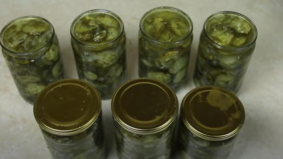 салат из огурцов и базилика на зиму в домашних условиях. Смотреть фото салат из огурцов и базилика на зиму в домашних условиях. Смотреть картинку салат из огурцов и базилика на зиму в домашних условиях. Картинка про салат из огурцов и базилика на зиму в домашних условиях. Фото салат из огурцов и базилика на зиму в домашних условиях