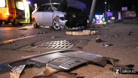 Автомобиль попал в аварию Автомобиль попал в аварию