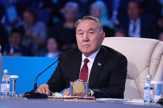 Назарбаев: При зарплате в 500 тыс. тенге в семье платить ипотеку не так накладно Назарбаев: При зарплате в 500 тыс. тенге в семье платить ипотеку не так накладно