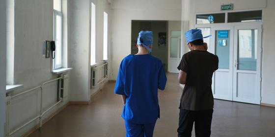 Хватает ли врачей для лечения пациентов, после вспышки коронавируса в ЦГКБ Алматы Хватает ли врачей для лечения пациентов, после вспышки коронавируса в ЦГКБ Алматы
