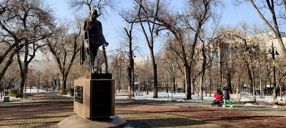 "Почему не возле акимата?": алматинцы высказались о проведении митингов в парке Ганди "Почему не возле акимата?": алматинцы высказались о проведении митингов в парке Ганди
