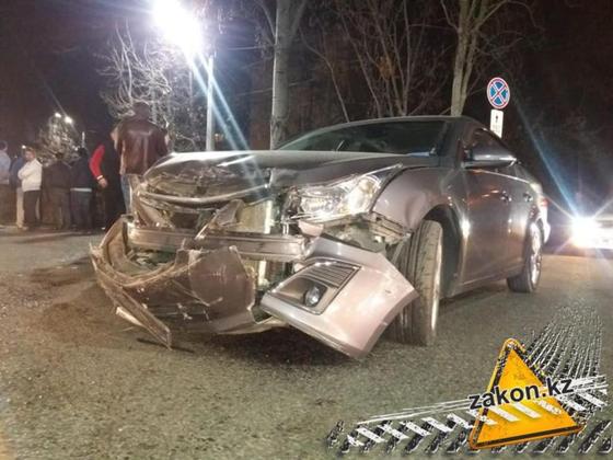 Gelandewagen с девушкой за рулем перевернулся в Алматы Gelandewagen с девушкой за рулем перевернулся в Алматы