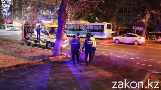 Пьяницы, наркоманы и пробки: с чем сталкиваются врачи скорой помощи в Алматы (фото, видео) Пьяницы, наркоманы и пробки: с чем сталкиваются врачи скорой помощи в Алматы (фото, видео)