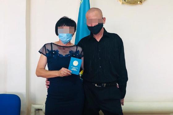 "Его доставили этапом": заключенные влюбились и сыграли свадьбу в колонии в ВКО "Его доставили этапом": заключенные влюбились и сыграли свадьбу в колонии в ВКО