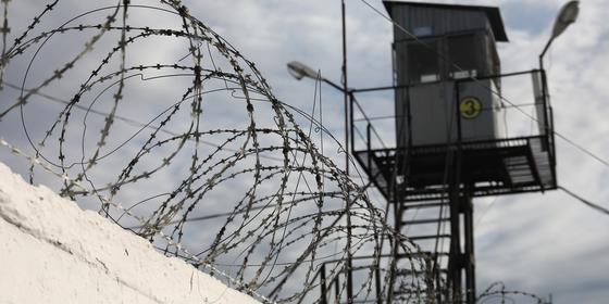 Трое заключенных в колонии зашили себе рты в Мангистау Трое заключенных в колонии зашили себе рты в Мангистау