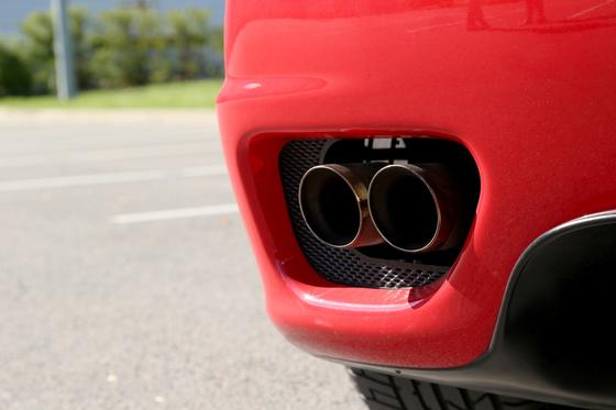 Выхлопная труба автомобиля Выхлопная труба автомобиля