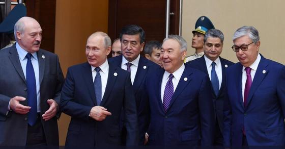 Токаев, Назарбаев, Путин, Лукашенко и Жээнбеков собрались в Нур-Султане Токаев, Назарбаев, Путин, Лукашенко и Жээнбеков собрались в Нур-Султане