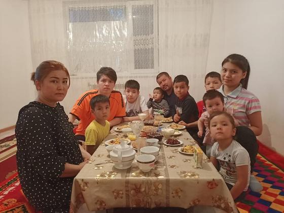 "Бармақтай бақты бағалау керек": Ақтөбелік әйел 36 жасында он баланың анасы атанды "Бармақтай бақты бағалау керек": Ақтөбелік әйел 36 жасында он баланың анасы атанды