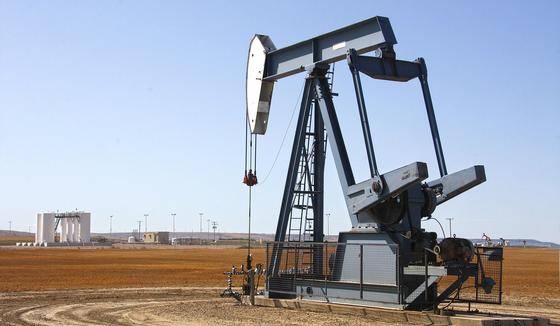 Американская нефть рухнула в цене до уровня 1998 года Американская нефть рухнула в цене до уровня 1998 года