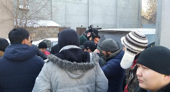 "Хотим ездить как прежде": алматинцы возмущены необходимостью регистрировать иностранные авто "Хотим ездить как прежде": алматинцы возмущены необходимостью регистрировать иностранные авто