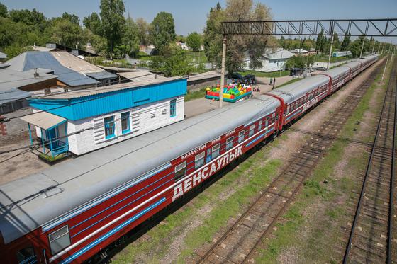 «Денсаулық» медициналық пойызы Ақтөбе облысының шалғай бекеттерінің тұрғындарын тексеруден өткізді «Денсаулық» медициналық пойызы Ақтөбе облысының шалғай бекеттерінің тұрғындарын тексеруден өткізді