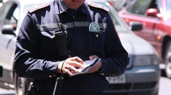 "Ей 19 и она не раз участвовала в таких акциях": МВД о видео с задержанием "девочки" на митинге "Ей 19 и она не раз участвовала в таких акциях": МВД о видео с задержанием "девочки" на митинге