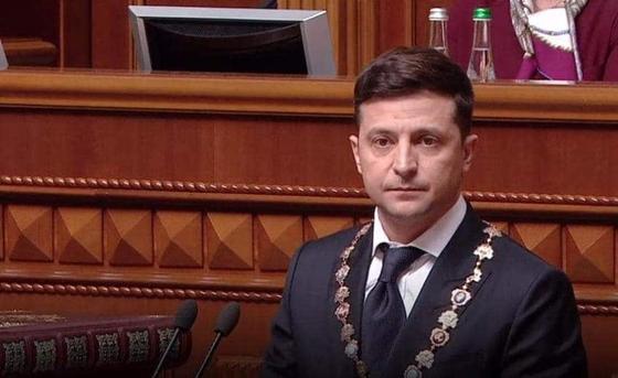 «Когда переезжаем?»: Зеленский оценил кресло президента (видео) «Когда переезжаем?»: Зеленский оценил кресло президента (видео)