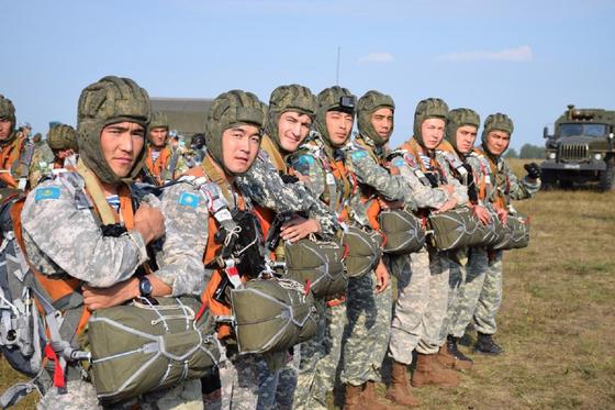 Военнослужащие Военнослужащие