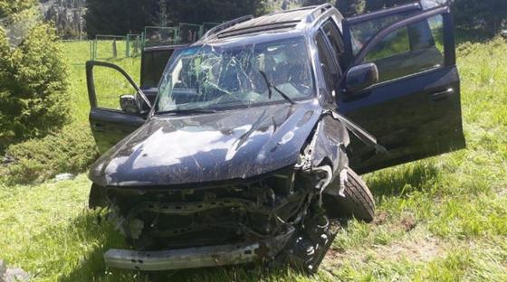 Land Cruiser c пассажирами сорвался с обрыва в районе БАО Land Cruiser c пассажирами сорвался с обрыва в районе БАО