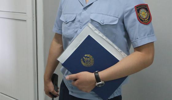 Залез на спор на подоконник: полиция Уральска расследует смерть студента вуза Залез на спор на подоконник: полиция Уральска расследует смерть студента вуза