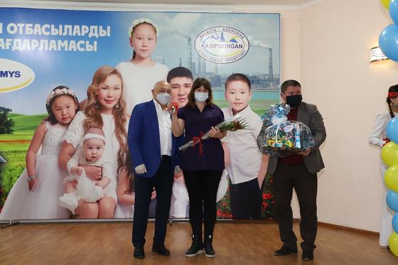 Руководство корпорации «Казахмыс» вручило ключи от квартир Руководство корпорации «Казахмыс» вручило ключи от квартир