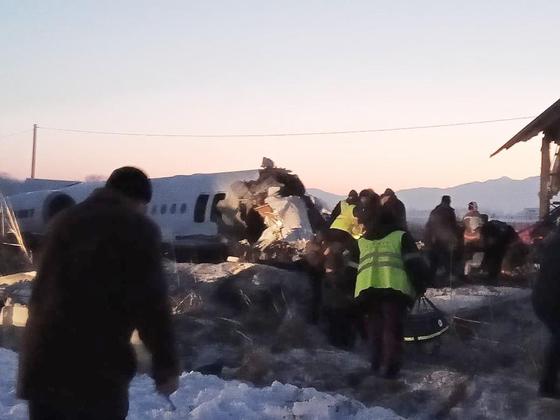 Самолет Bek Air разбился в Алматы: фото с места событий Самолет Bek Air разбился в Алматы: фото с места событий
