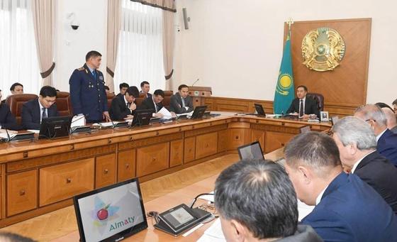 Сагинтаев обрушился с критикой на Кудебаева после внезапной проверки Сагинтаев обрушился с критикой на Кудебаева после внезапной проверки