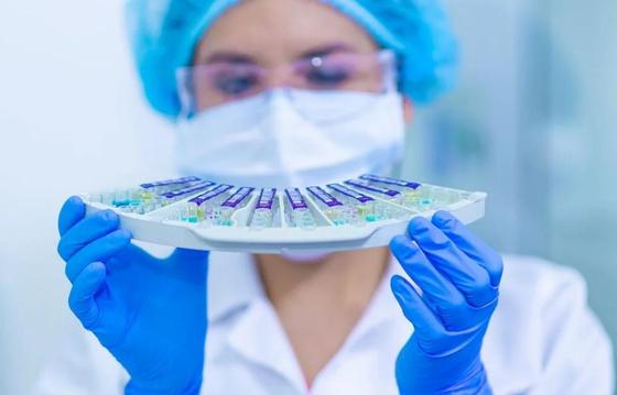 "Жүздері көрінбейді": Елена Малышева ақ халаттылардың коронавируспен қалай күресіп жатқанын көрсетті "Жүздері көрінбейді": Елена Малышева ақ халаттылардың коронавируспен қалай күресіп жатқанын көрсетті